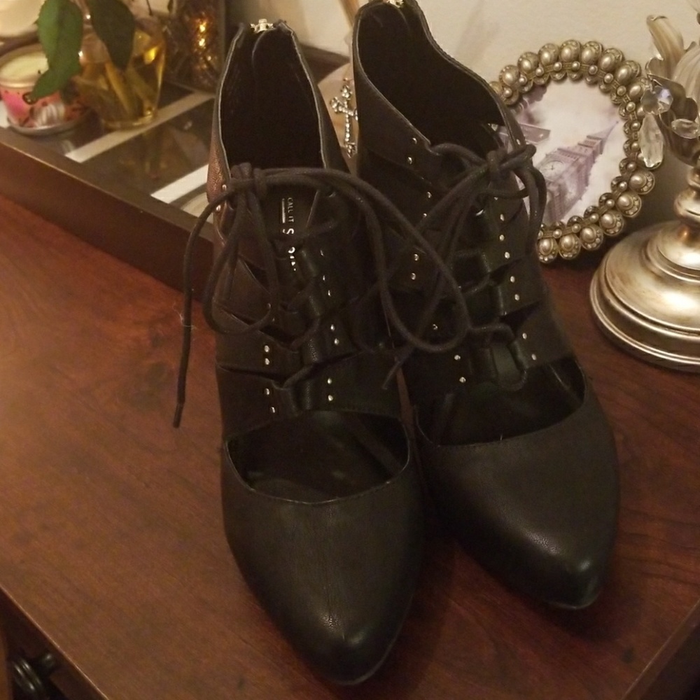 Call it Spring lace/tie heel. Size 9.